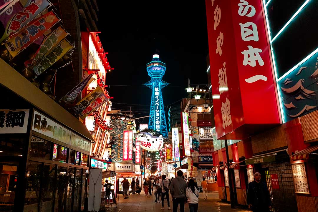 Japan Osaka Shinsekai Viertel bei Nacht