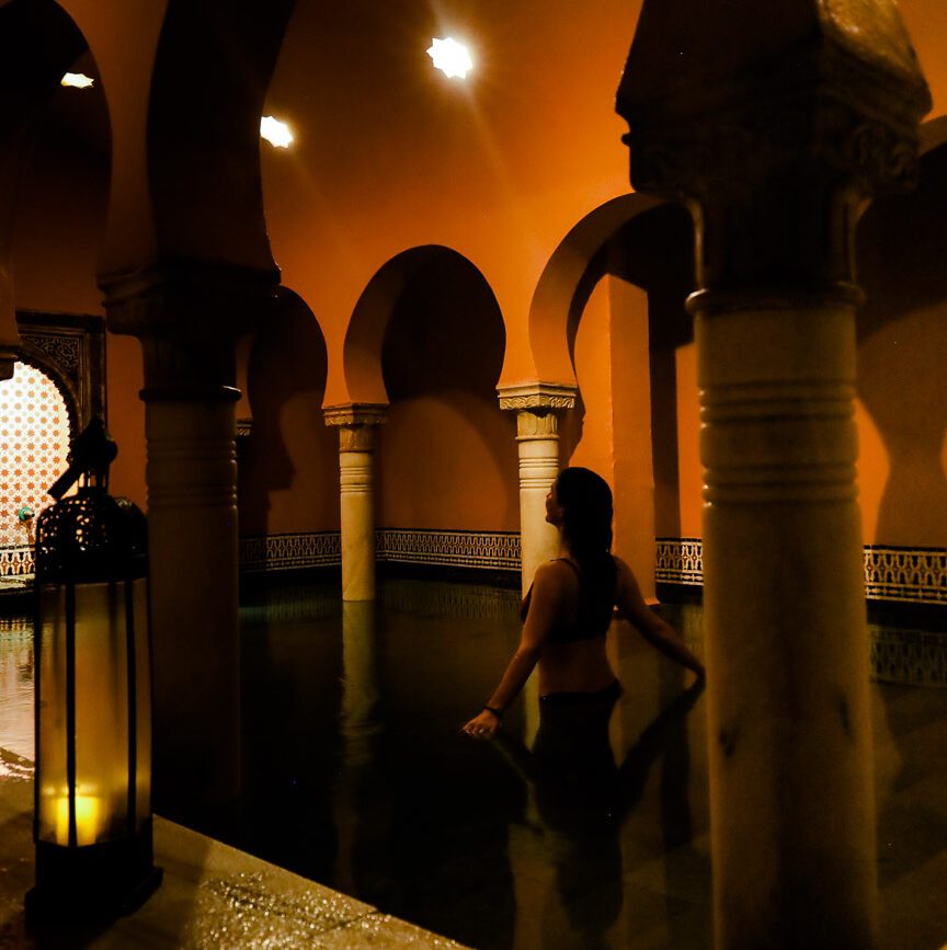 nina badet im hamam in granada