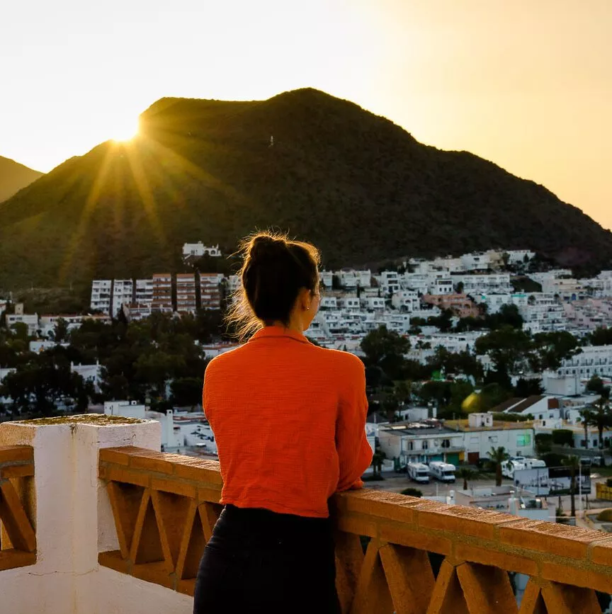 nina sieht sonnenuntergang ueber san jose