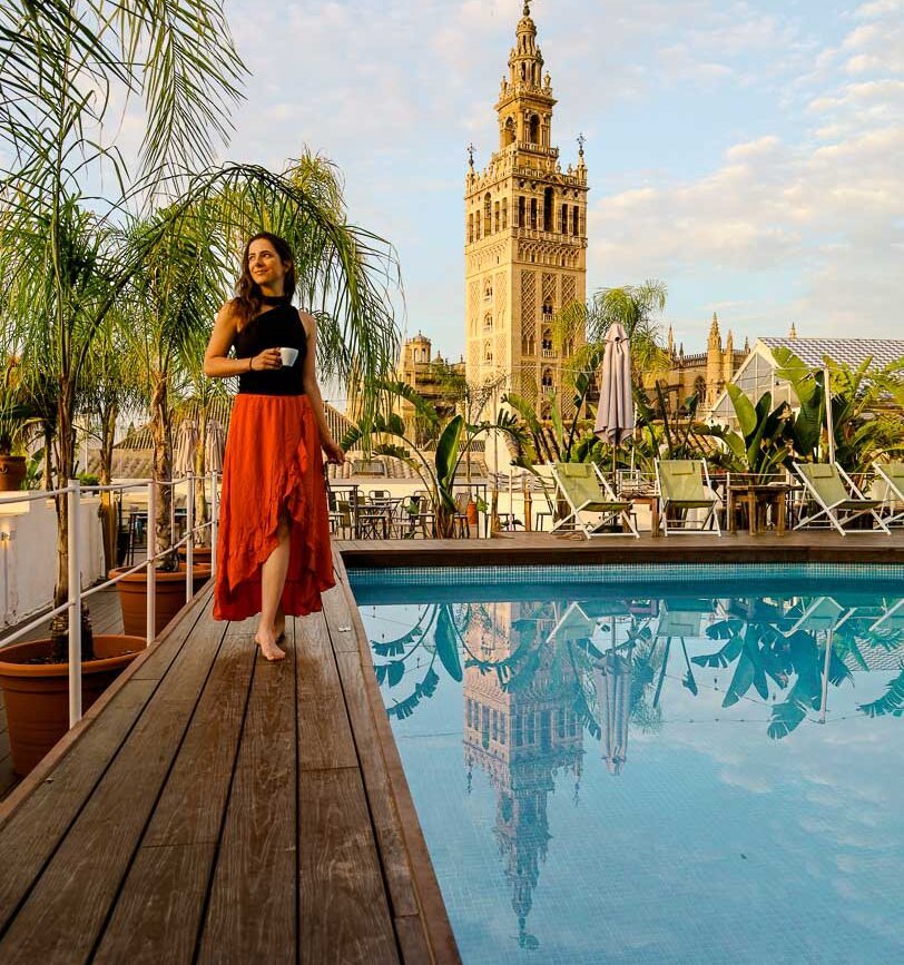 rooftop terrasse im hotel fontecruz sevilla seises in sevilla mit blick auf kathedrale