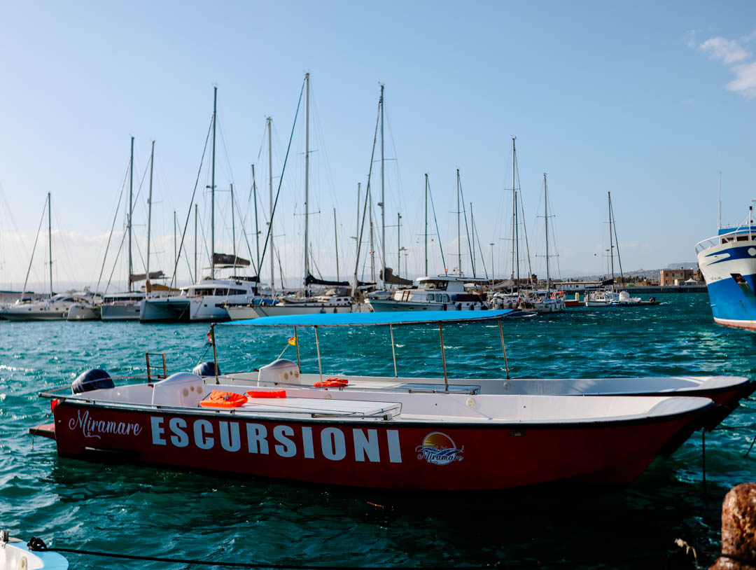 Syrakus Bootstour um Ortigia und zu den Meereshöhlen