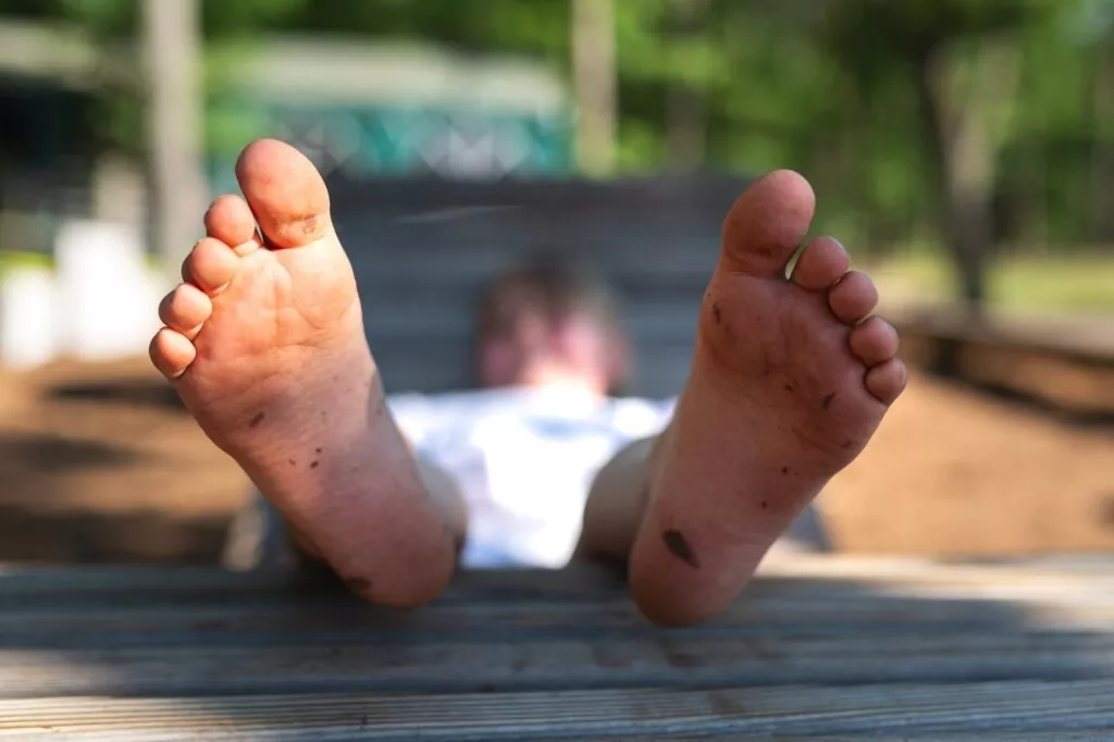 Barfusspark Kinderfuesse Relaxen klein min