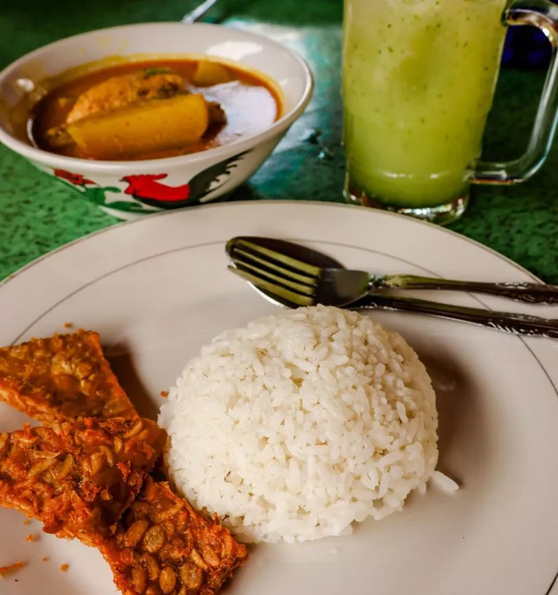 essen im volunteer camp in indonesien 2