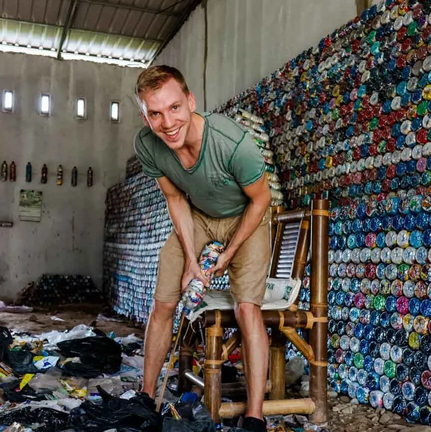 plastik muell in ecobricks stopfen bei project wings plastik muell in ecobricks stopfen bei project wings