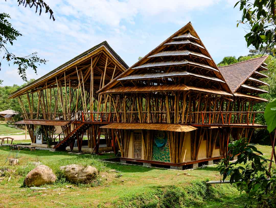 sports corner im recycling village indonesien