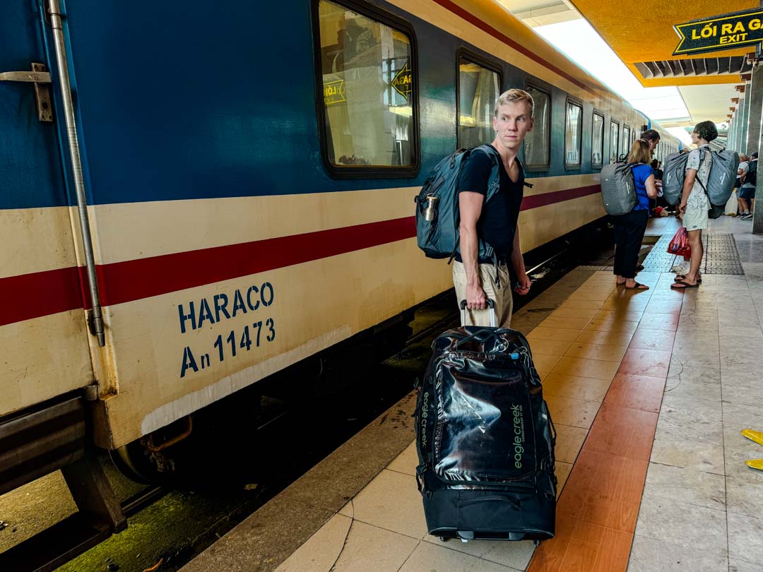 bahnhof in da nang in vietnam