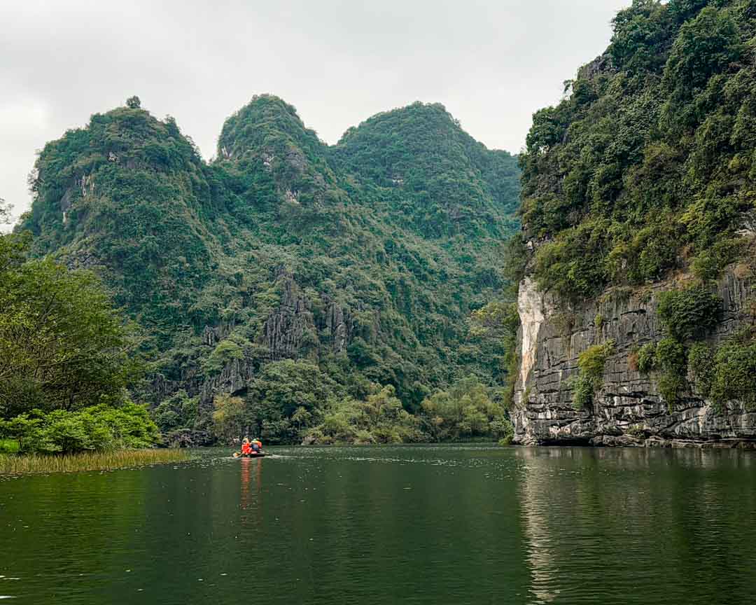 beruehmte trang an bootsfahrt in vietnam beruehmte trang an bootsfahrt in vietnam