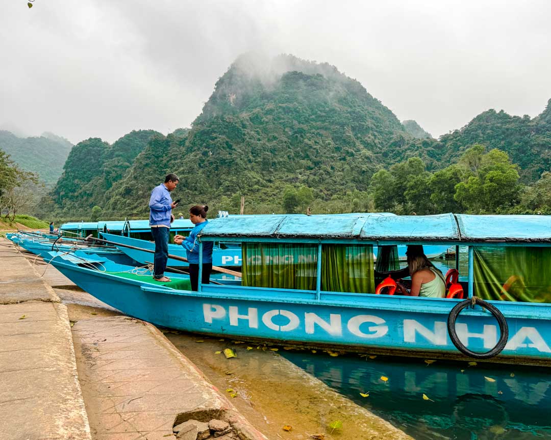 boote zur phong nha hoehle