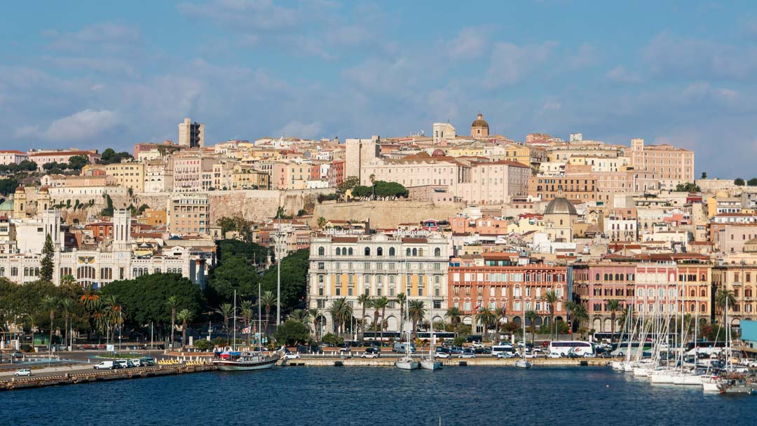 cagliari und olbia sind groessere staedte mit etwas mehr verkehr cagliari und olbia sind groessere staedte mit etwas mehr verkehr