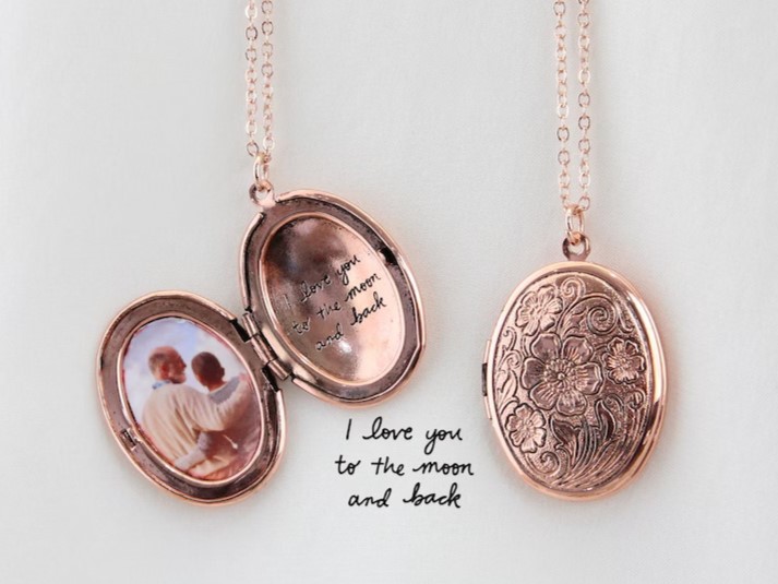 Geschenk Freundin personalisiert Medaillon