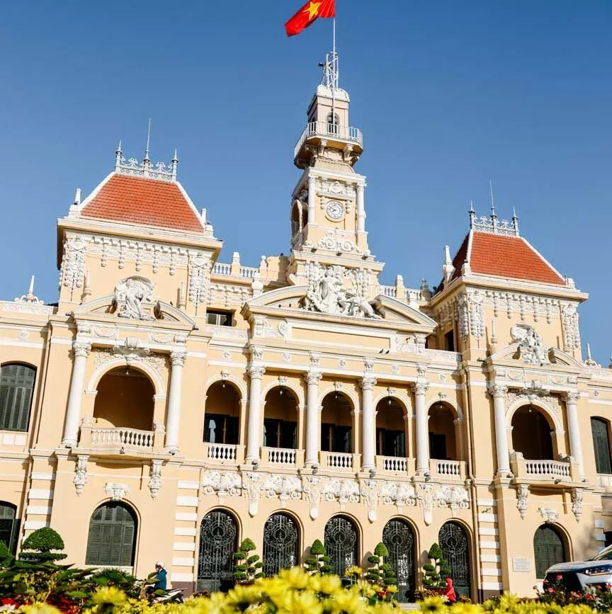 historisches gebaeude in saigon historisches gebaeude in saigon