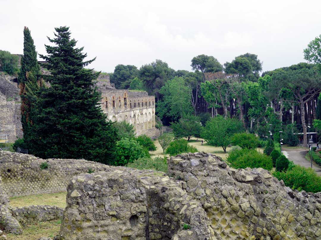 pompeji amphitheater hinten