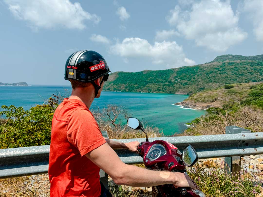 roller fahren in vietnam auf insel con dao ist entspannt roller fahren in vietnam auf insel con dao ist entspannt