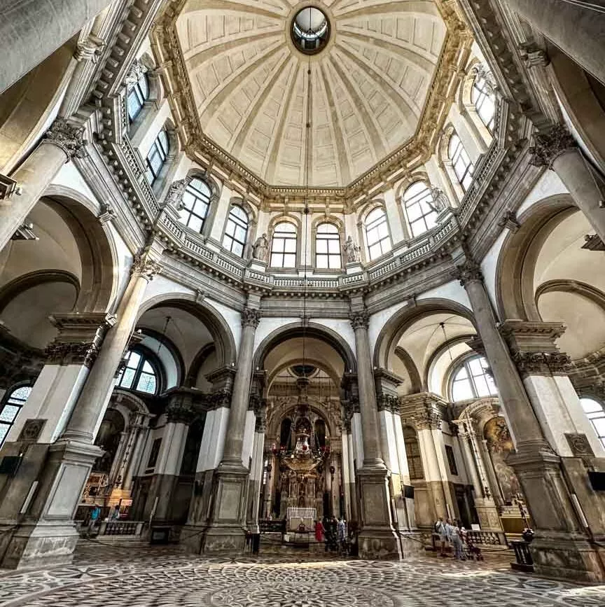 santa maria della salute von innen