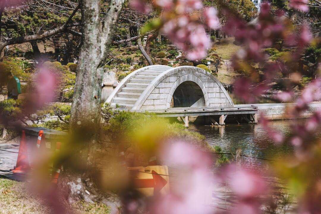 shukkei en garten bruecke