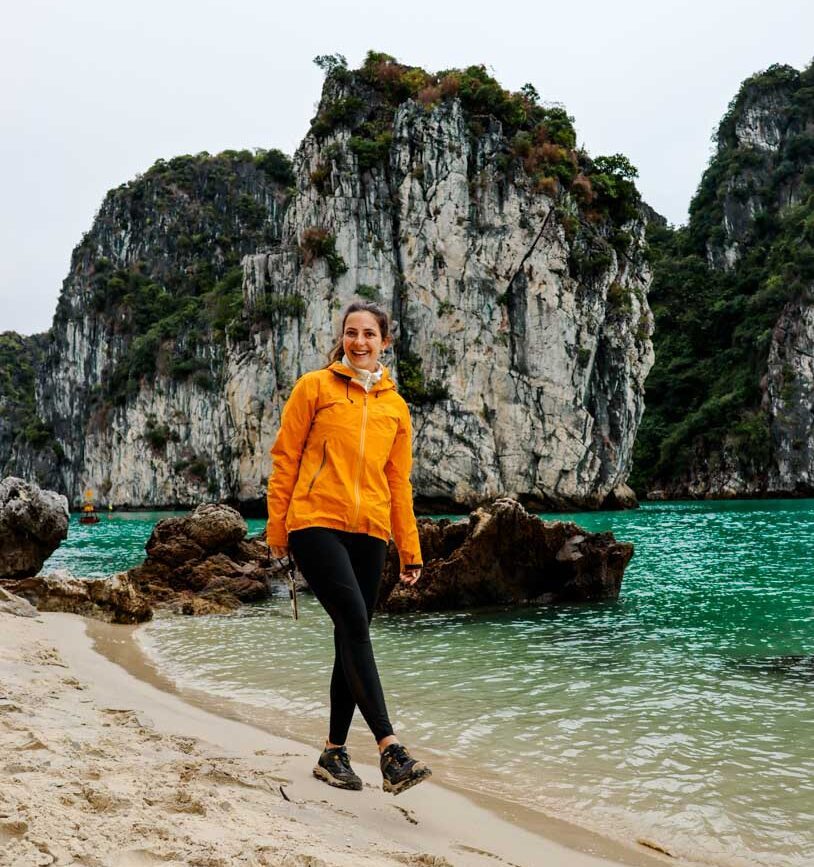 strand in der bai tu long bucht