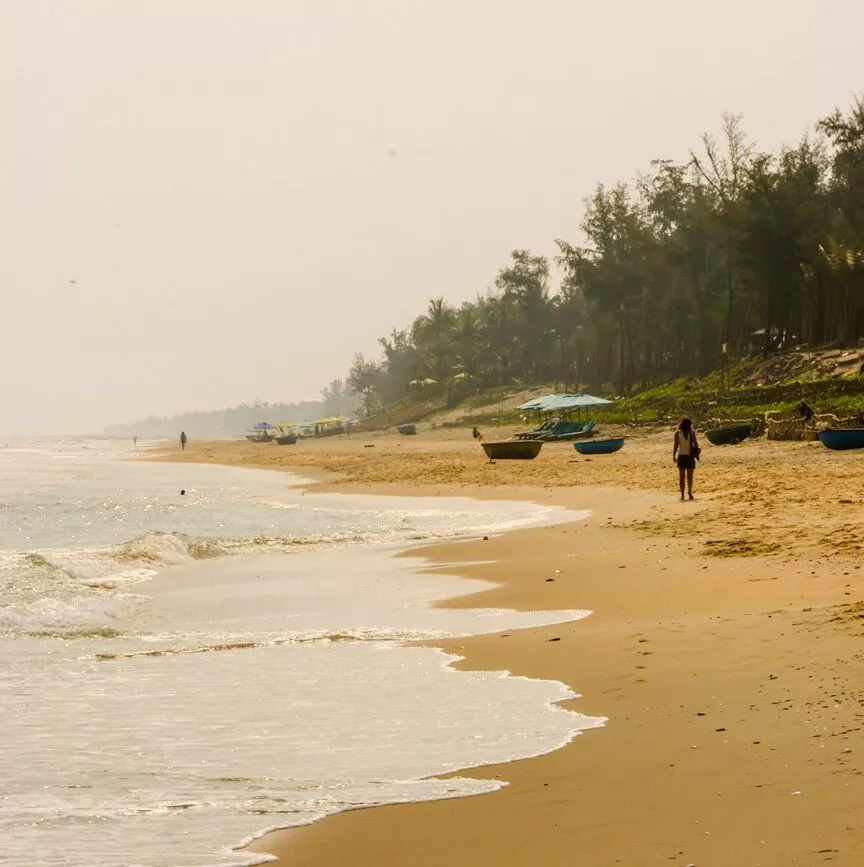 strandspaziergang am an bang beach in hoi an strandspaziergang am an bang beach in hoi an