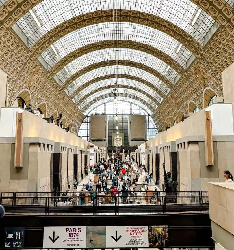 alte bahnhofshalle vom musee d orsay in paris