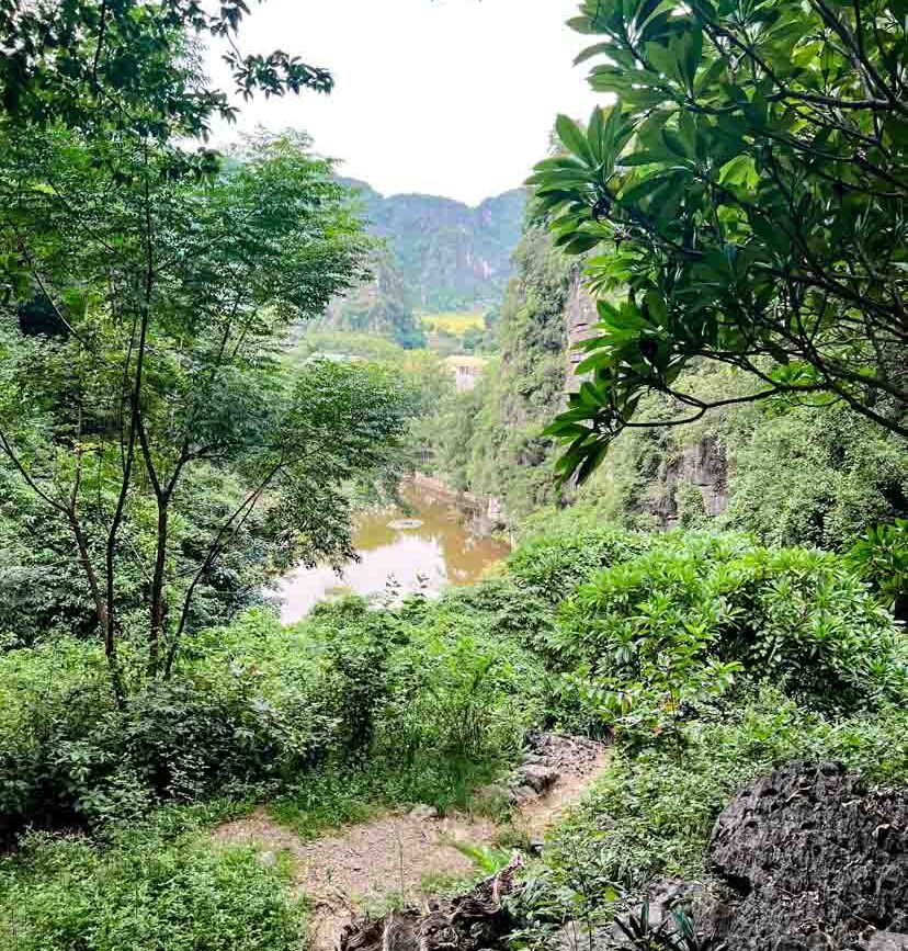 ausblick von der bai dinh pagoda in ninh binh vietnam Ausblick von der Bái Đính Pagoda in Ninh Binh, Vietnam