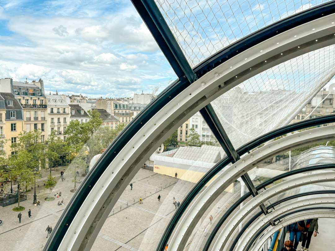 ausblick von der rolltreppe im centre pompidou