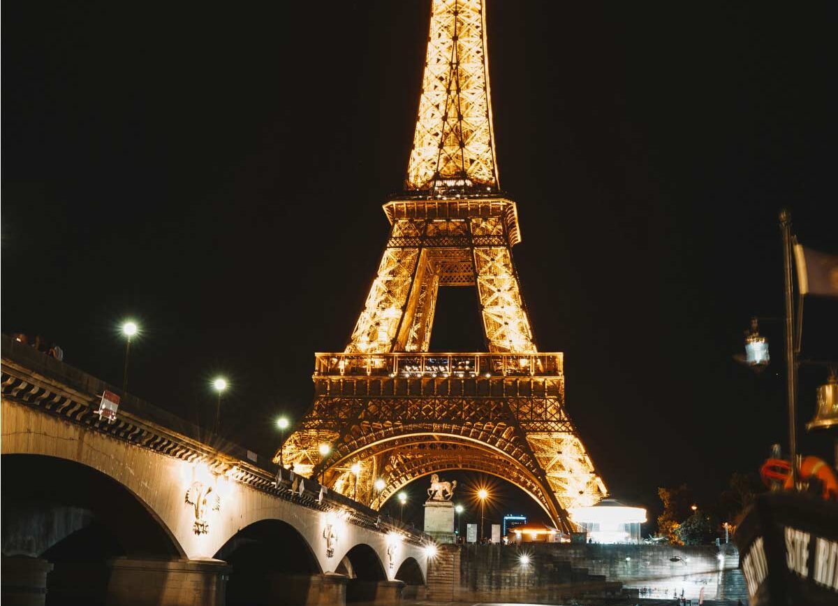 Beleuchteter Eiffelturm