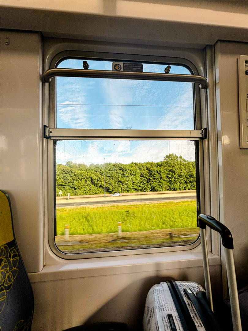 blick aus dem zugfenster blick aus dem zugfenster