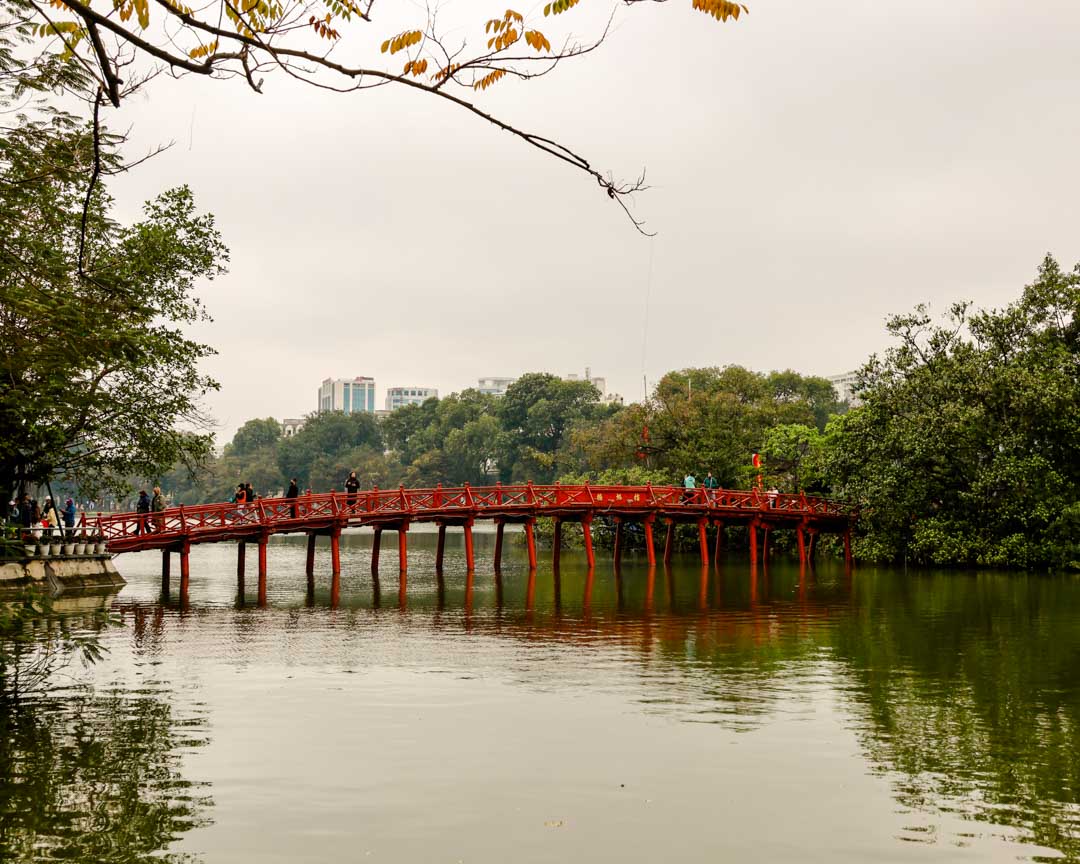bruecke zum ngoc son tempel
