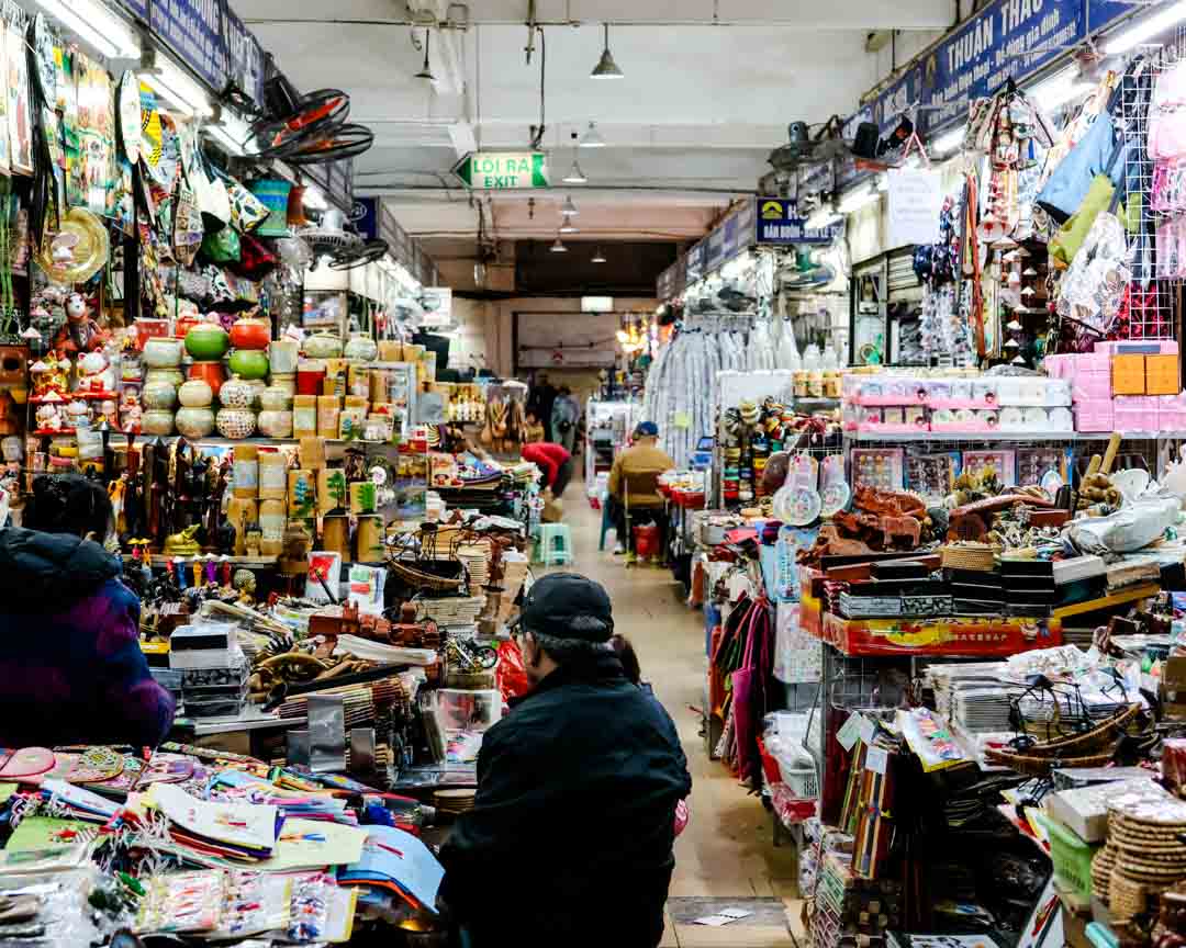 dong xuan market in hanoi mit souvenirs kunsthandwerk