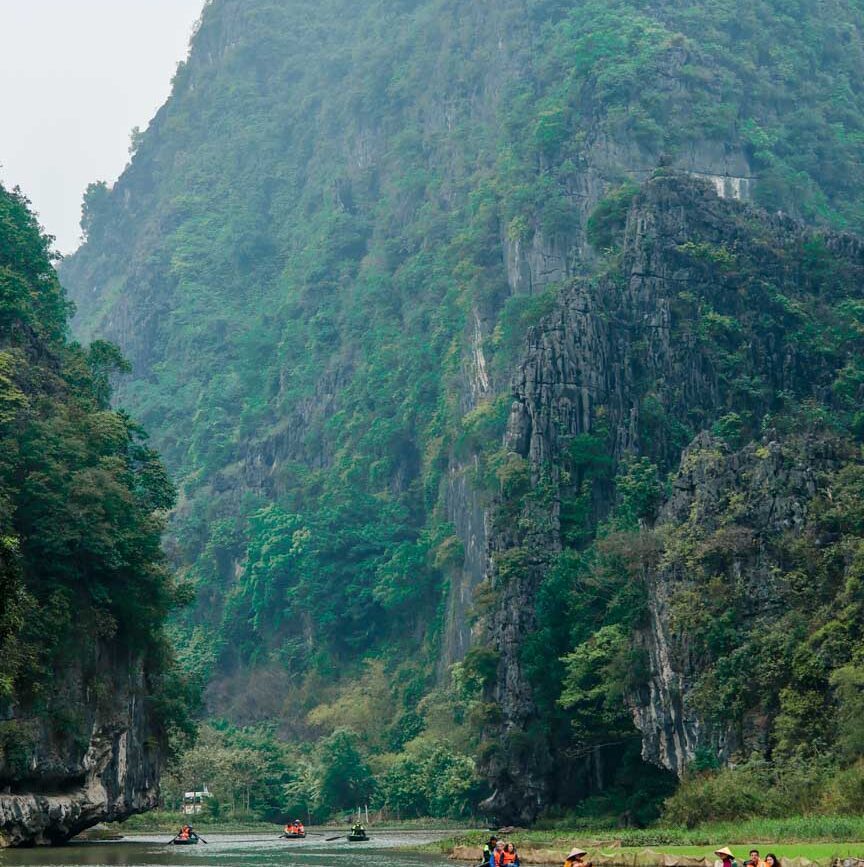 kalksteinfelsen landschaft bei ninh binh vietnam Kalksteinfelsen-Landschaft bei Ninh Binh, Vietnam