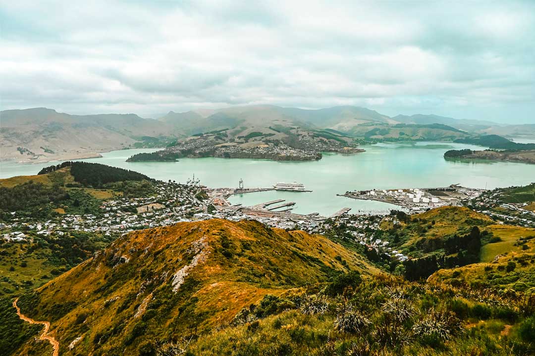 neuseeland suedinsel christchurch lyttelton port von oben neuseeland suedinsel christchurch lyttelton port von oben