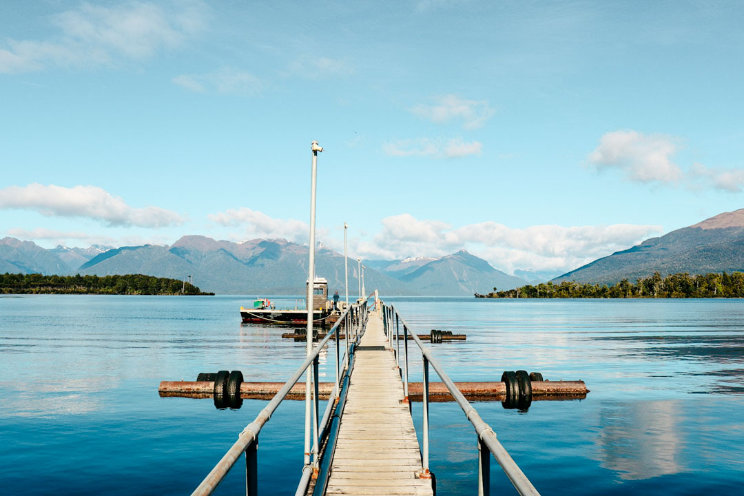 neuseeland suedinsel lake te anau pier neuseeland suedinsel lake te anau pier