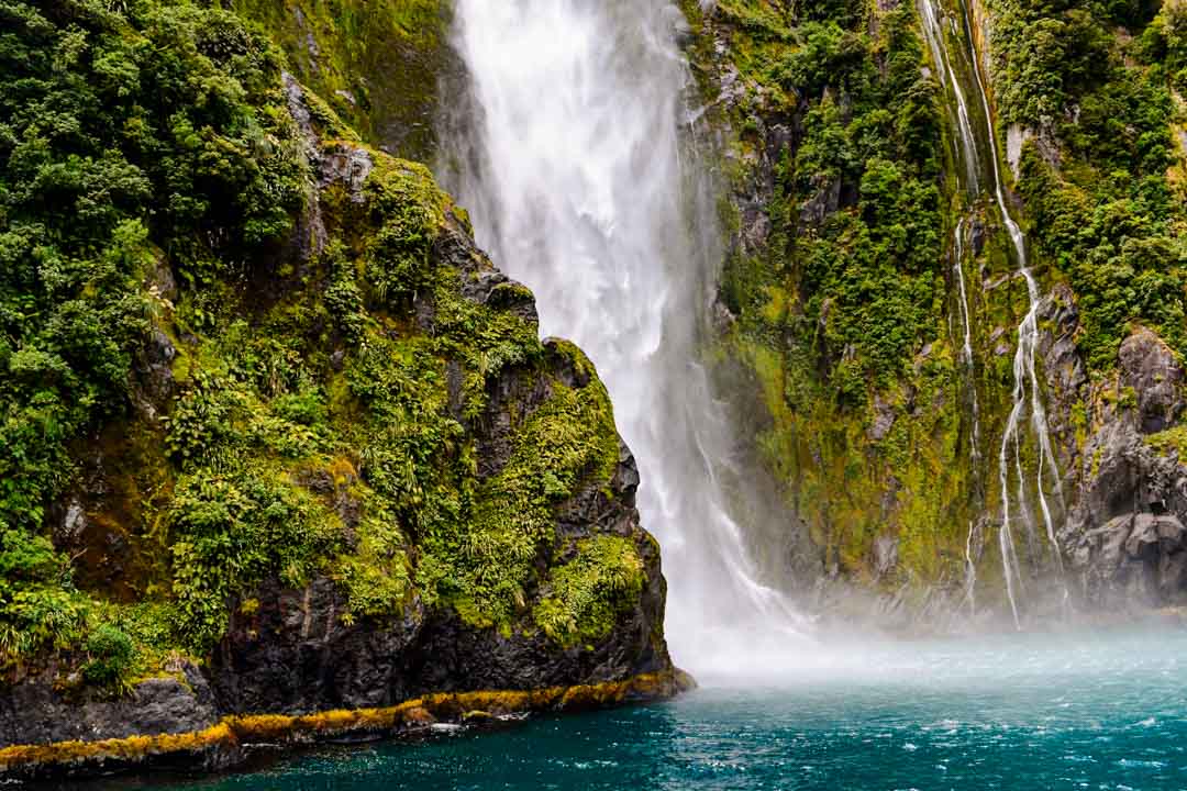 neuseeland suedinsel milford sound wasserfall neuseeland suedinsel milford sound wasserfall