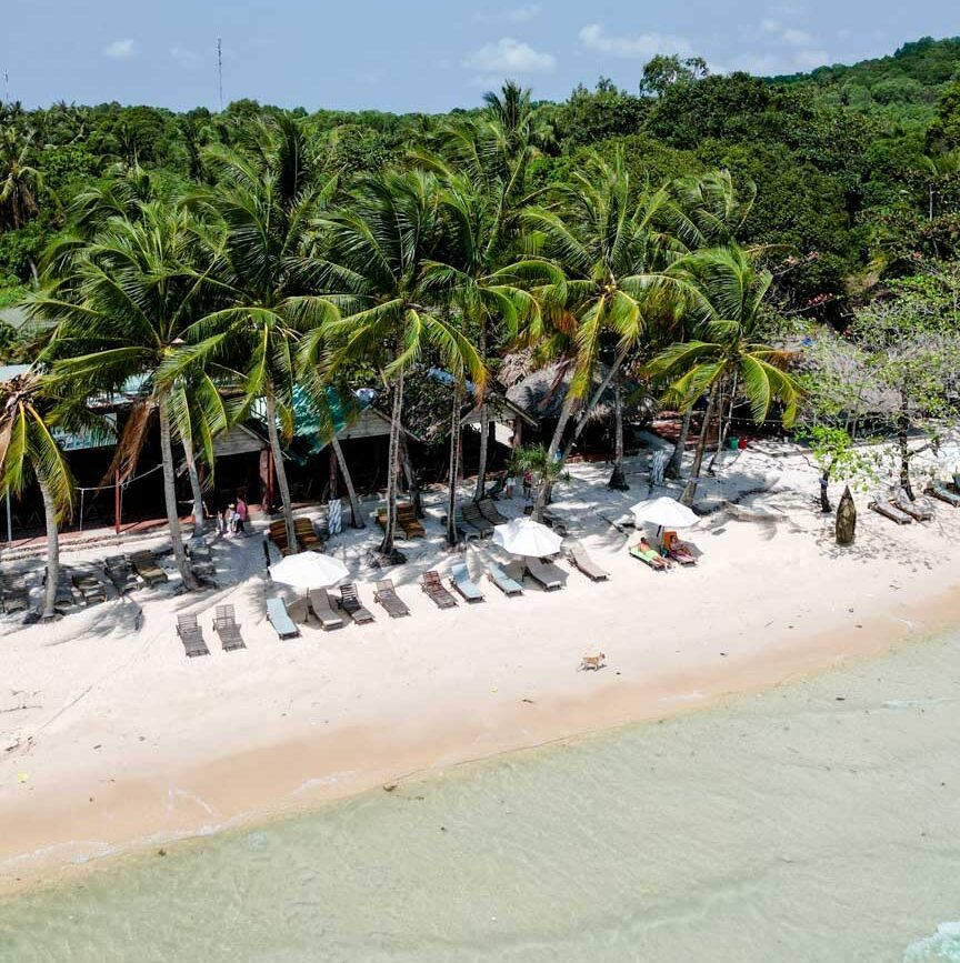 restaurant mit liegen am sao beach auf phu quoc