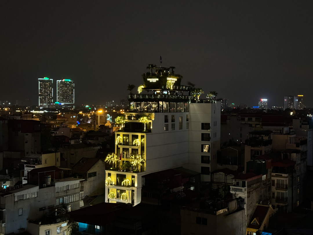 skyline hanoi bei nacht