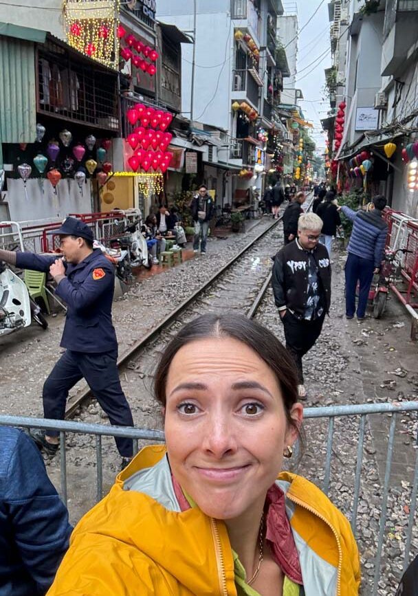 train street in hanoi wird nachmittags oft gesperrt