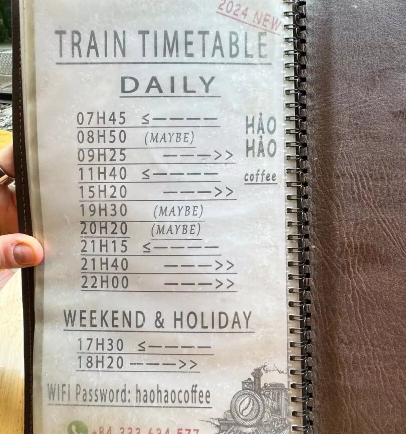 Zeitplan, wann Zug fährt in Train Street Hanoi