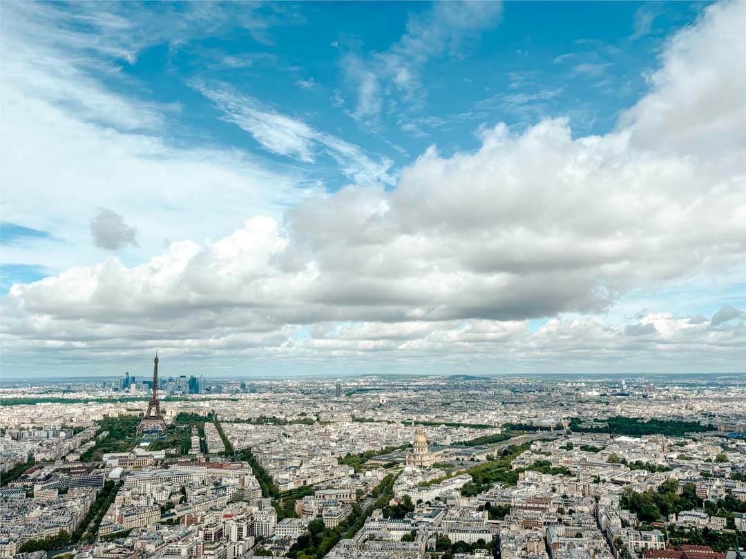 ausblick ueber paris vom turm montparnasse
