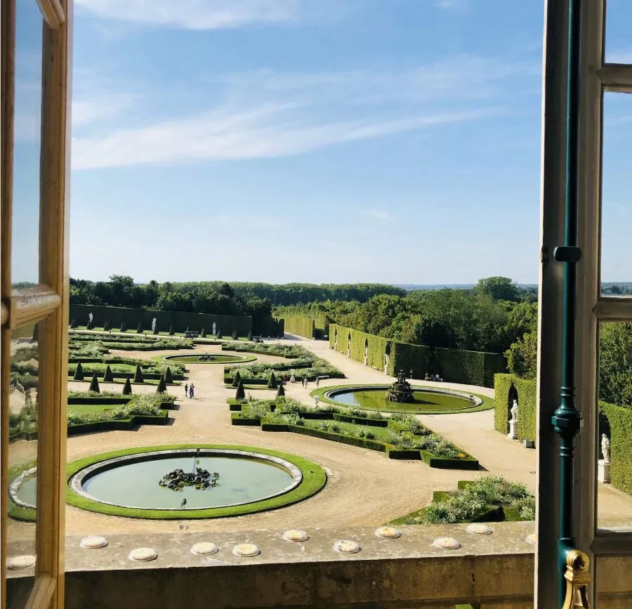Blick aus dem Schloss Versailles in die Gärten, Paris
