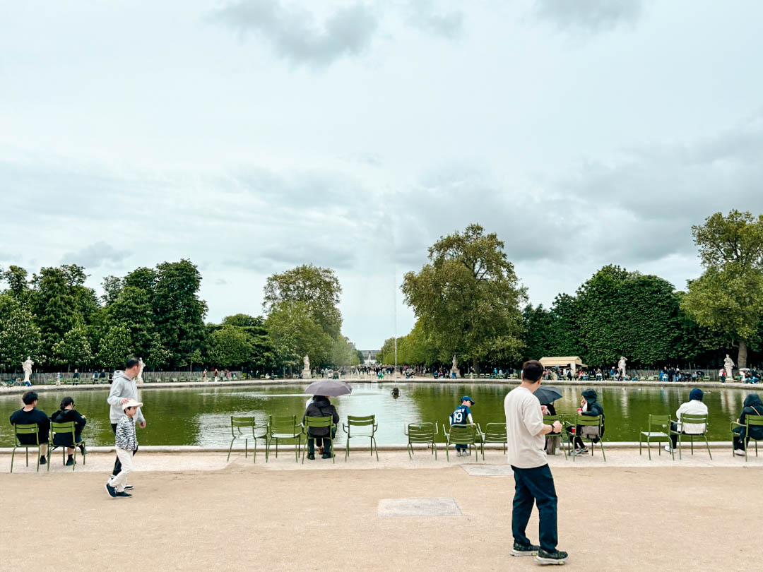 brunnen bassin octogonal in paris