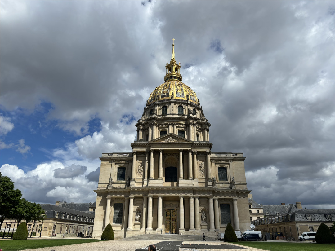 frontalansicht des invalidendoms in paris