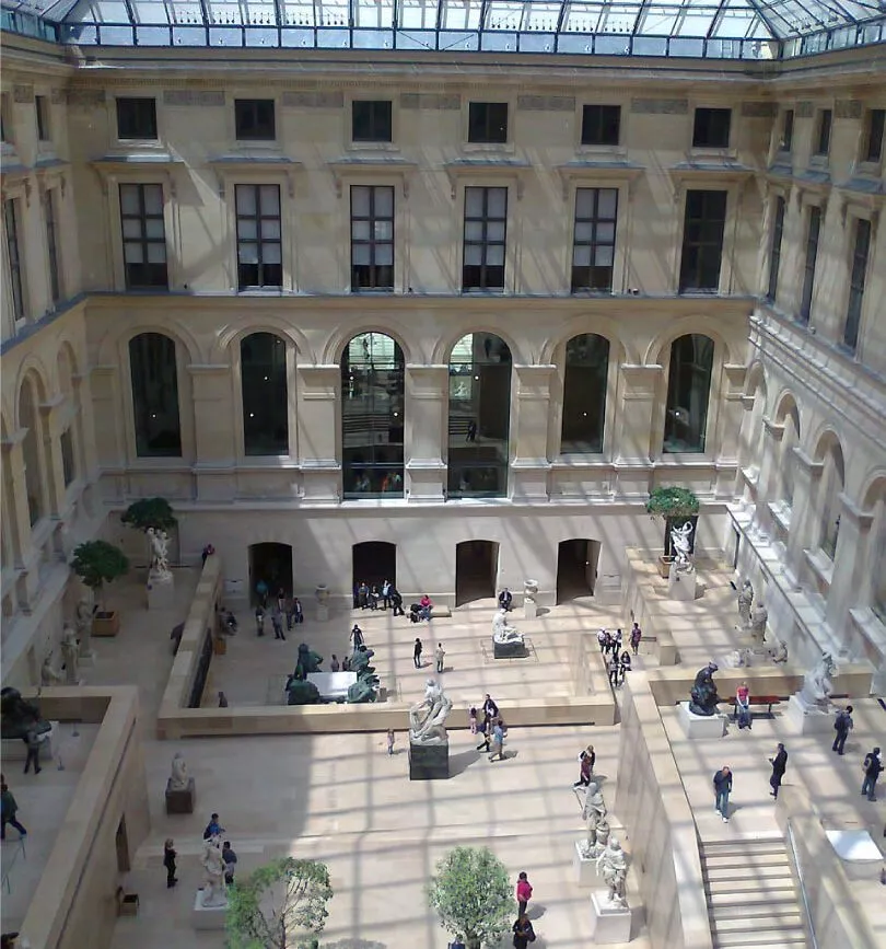 paris louvre innenhof von oben