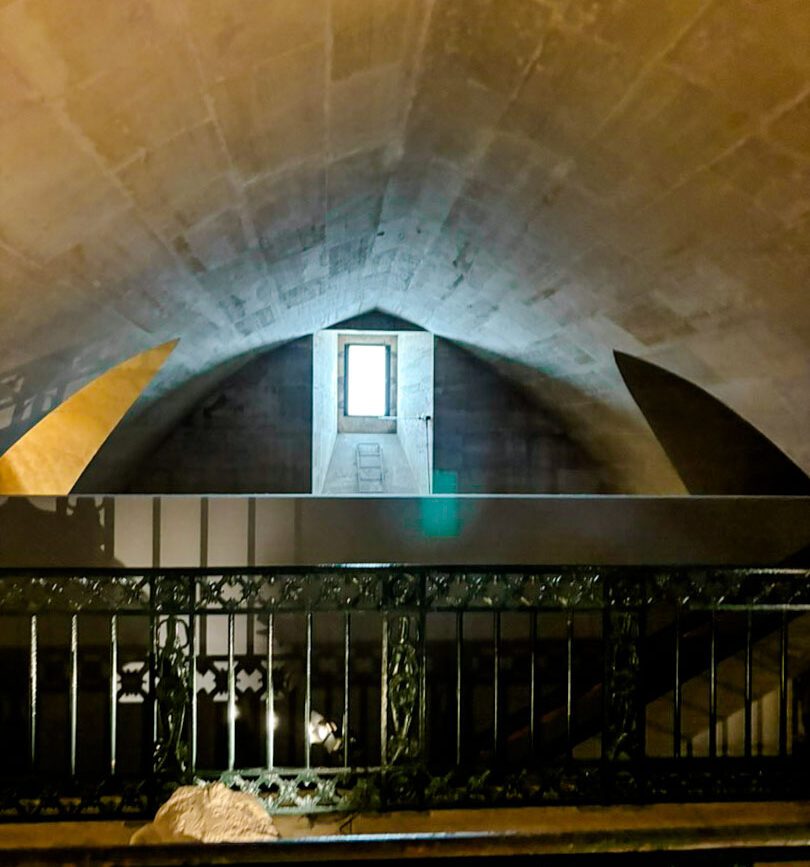 Aufgang zur Plattform mit kleinem Fenster, Arc de Triomphe in Paris