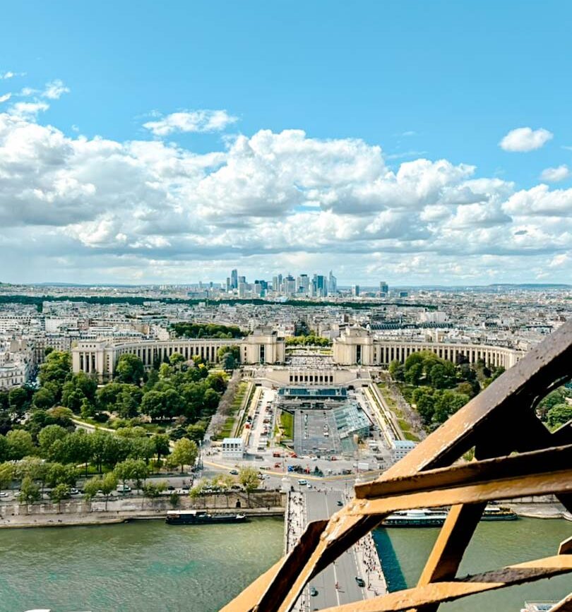 Blick auf den Place du Trocadéro in Paris vom Eiffelturm aus