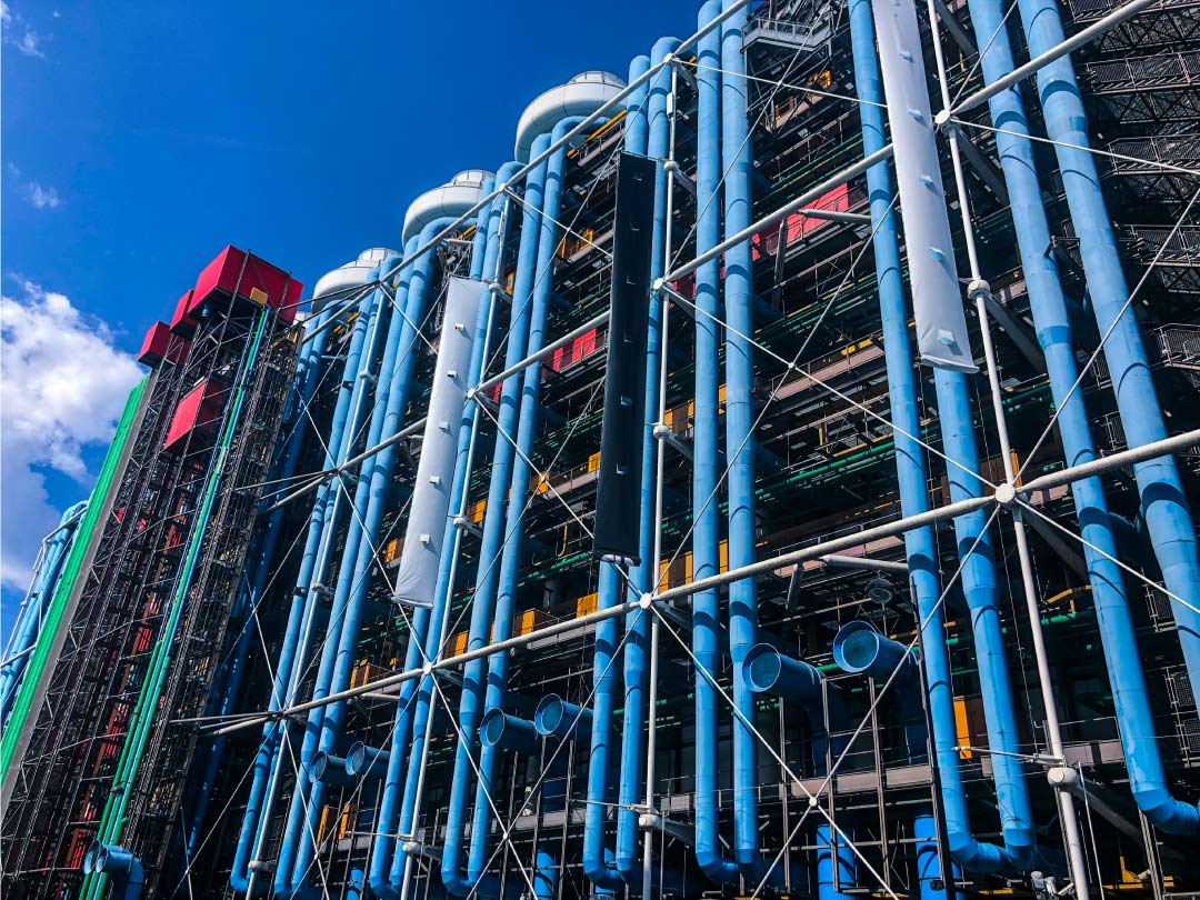 Die Verschieden Farbigen Rohre An Der Fassade Des Centre Pompidou Paris