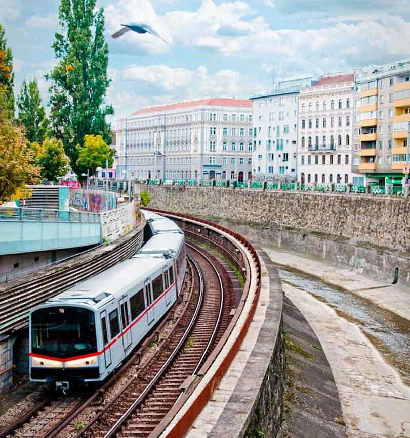 blick auf die wiener u bahn staedtetrip