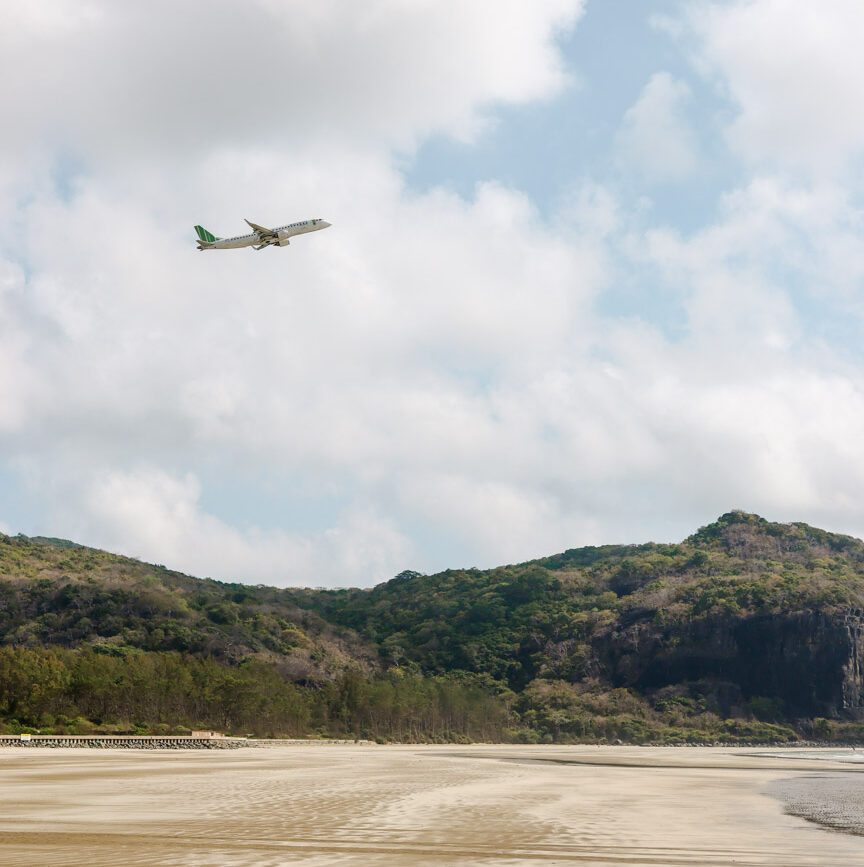 dong beach auf con dao flugzeug startet