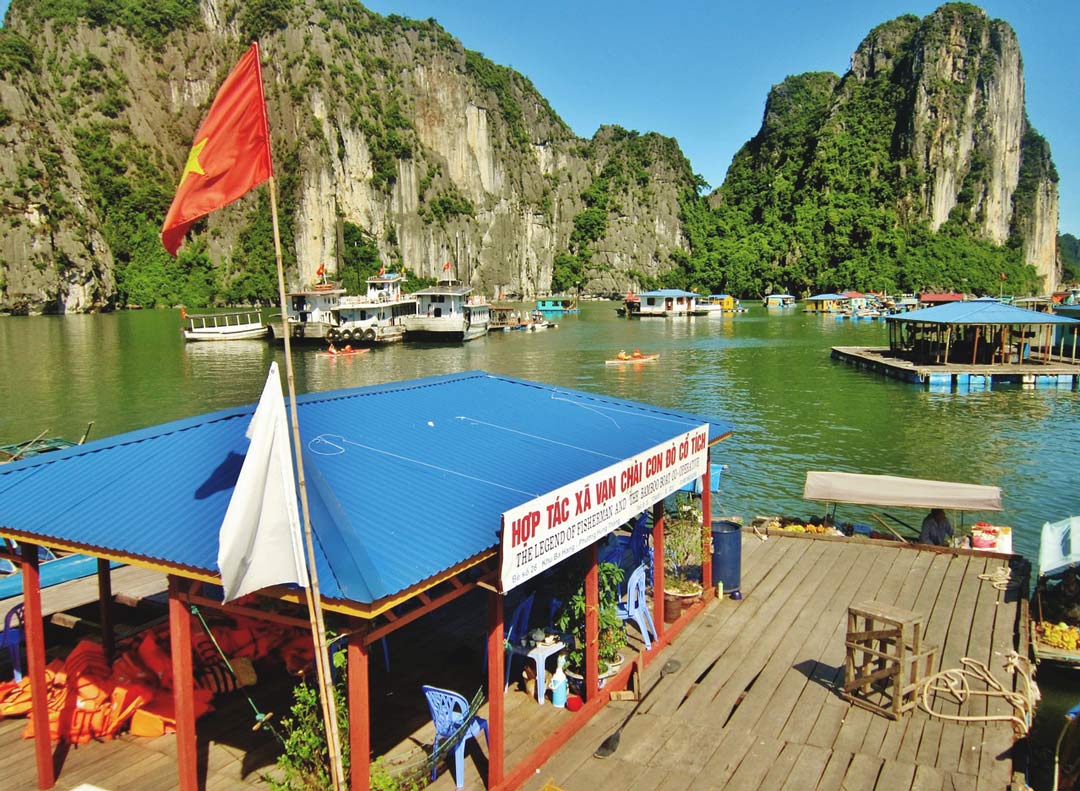 Floating Village in Halong Bucht