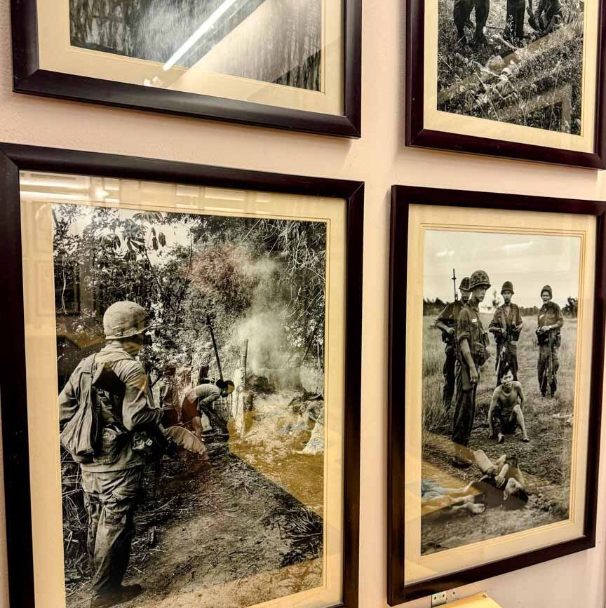 fotos von soldaten im kriegsreste museum in ho chi minh stadt
