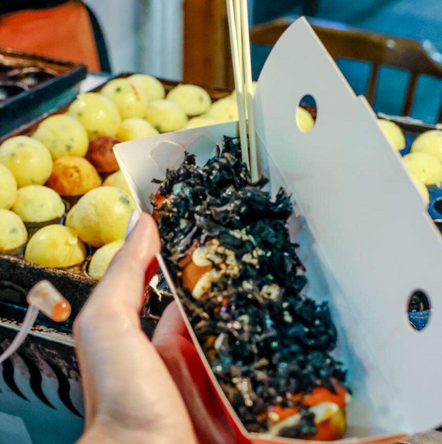 frittierte baellchen auf der walking street in hue