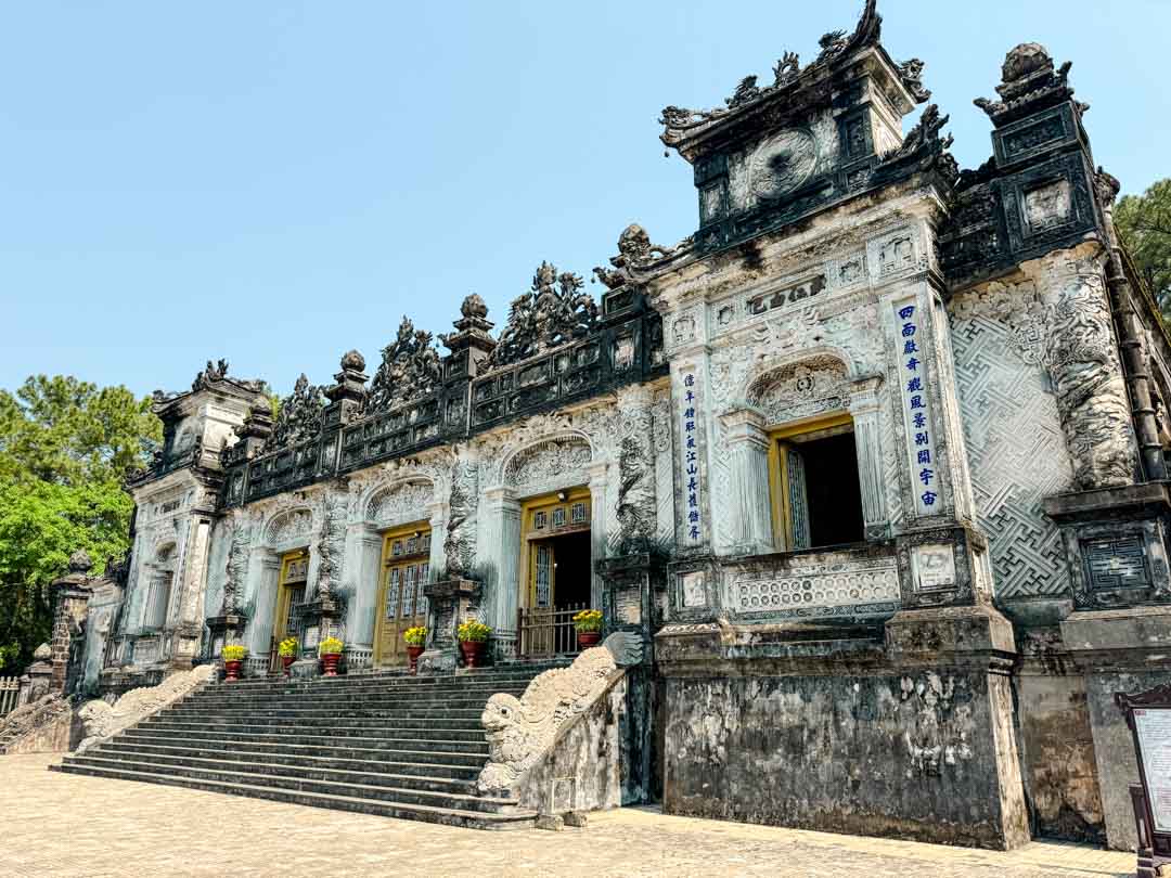 grabmahl lang khai dinh hue vietnam
